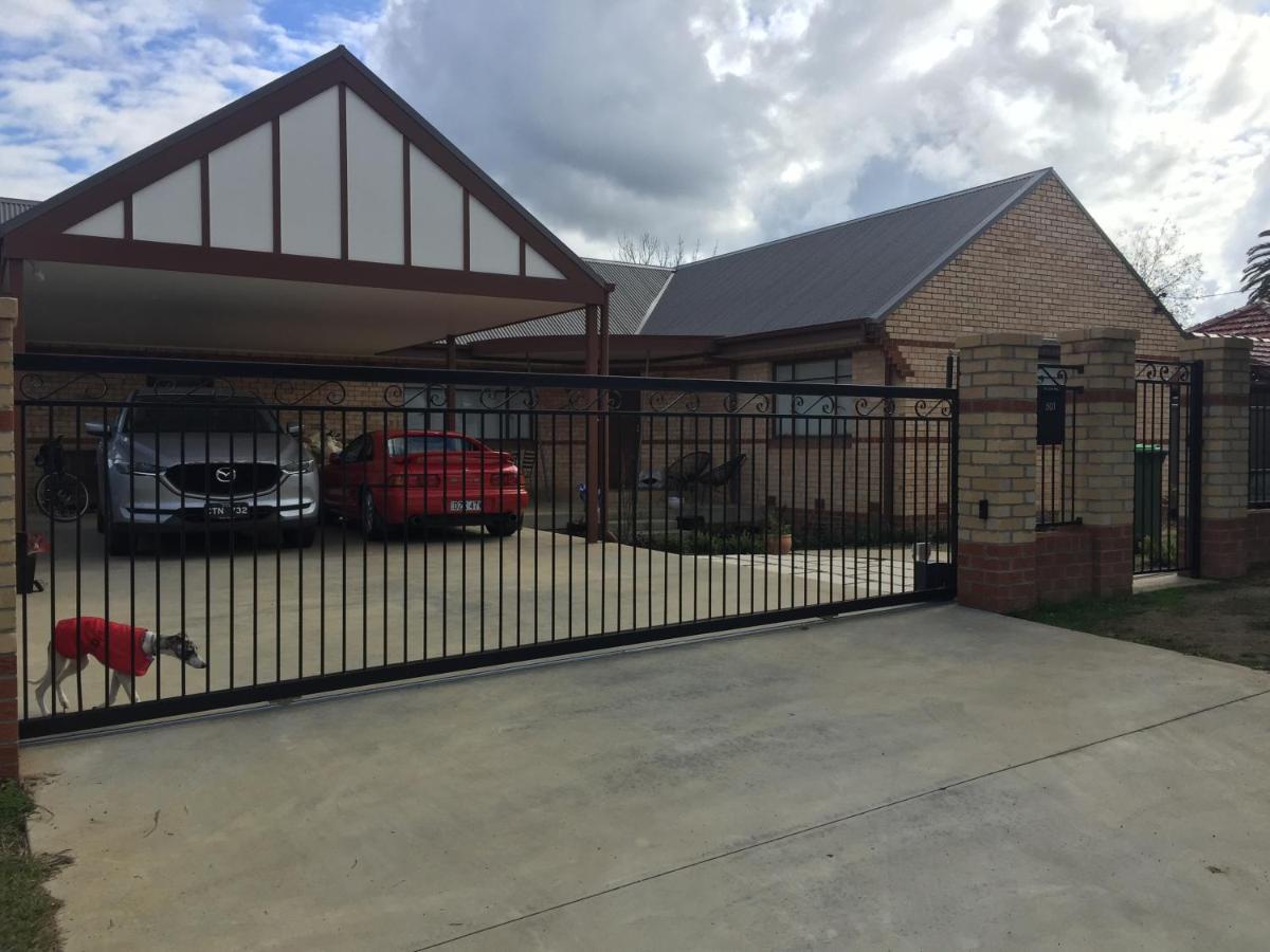 Modern, Private And Close To Town. Albury Exterior photo