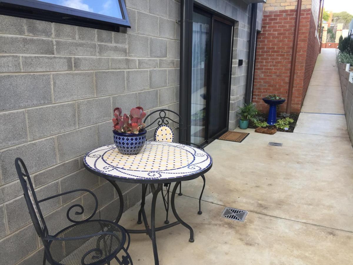 Modern, Private And Close To Town. Albury Exterior photo